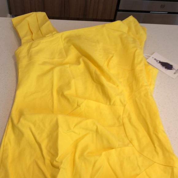 Form fitting yellow dress - Picture 3 of 3